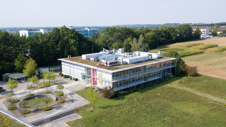 Gebäude des Leibniz-Instituts aus der Vogelperspektive.